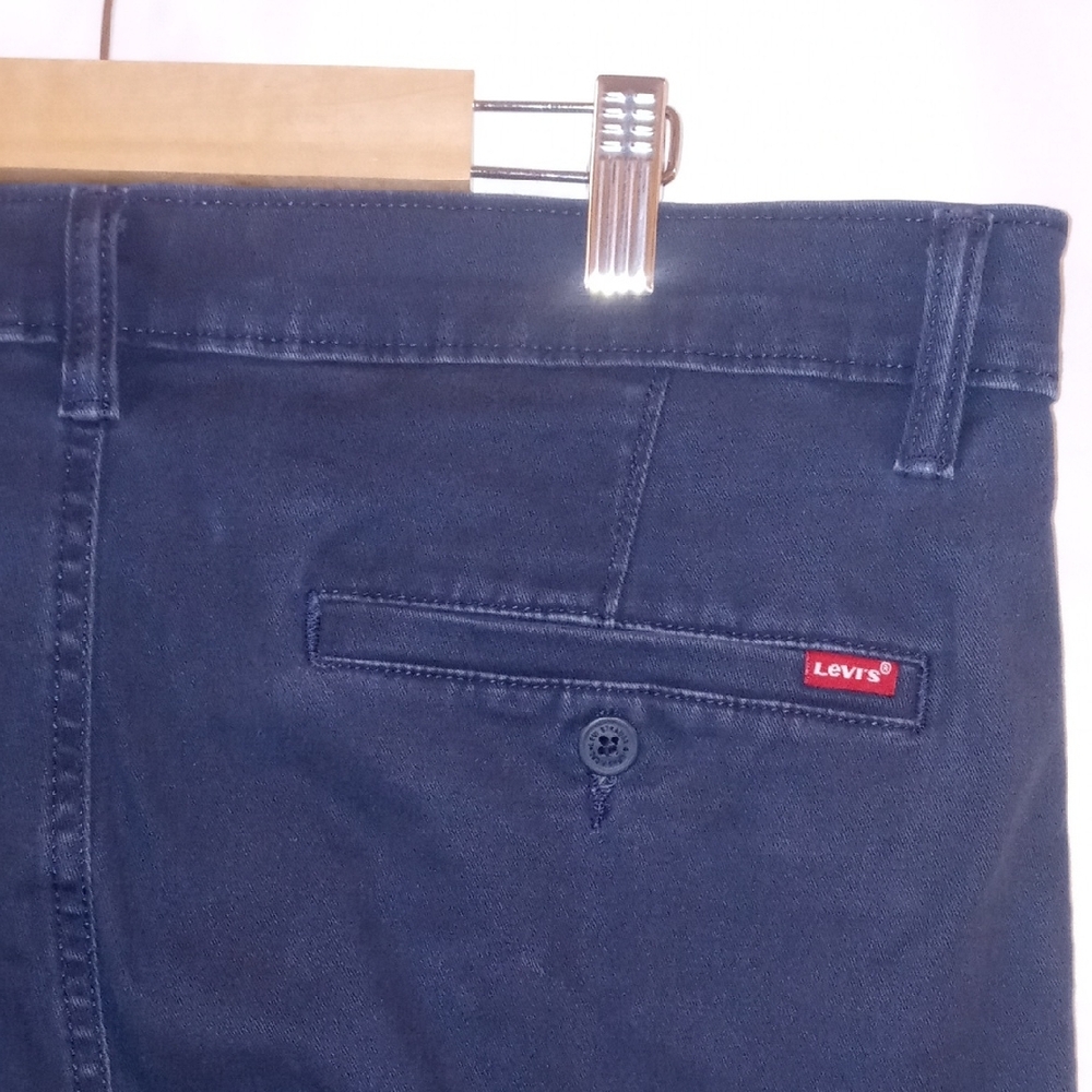 Levi's Navy Men's Chinos - Picture 4 of 5